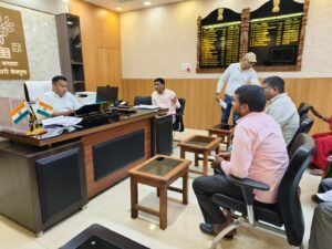 जिला पदाधिकारी महोदय ने जनता दरबार में सुनीं फरियादें, त्वरित निष्पादन के दिए निर्देश