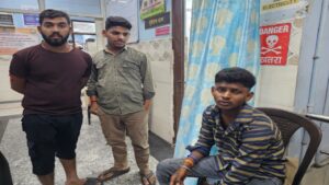 दो बाइक की टक्कर चार लोग गंभीर रूप से घायल